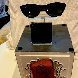 Rayban Sunnies! Very fashionable! Fun, sexy Cat Eyes! The Icons🕶️☀️🕶️☀️